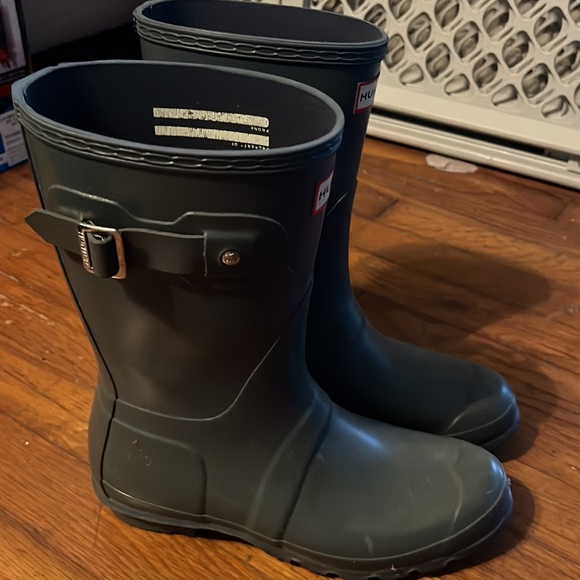 Hunter size 7 grey rain boots - Picture 2 of 4